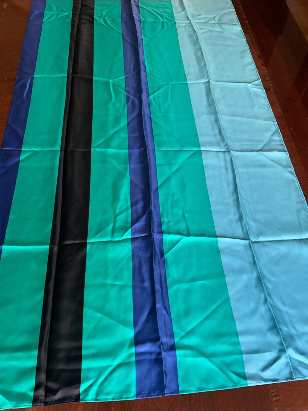 Teal, Turquoise & Navy Blue Satin Scarf 24“ x 70“ probably silk - Picture 3 of 10